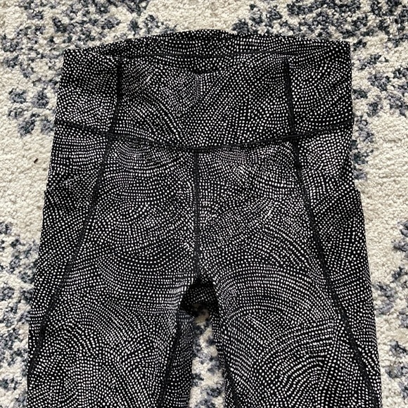 Lululemon cropped leggings - Picture 2 of 7